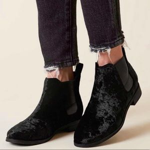 Women's TOMS Ella Black Velvet Ankle Booties 8